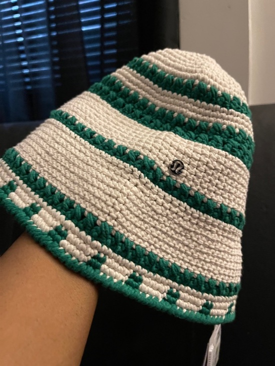 Lululemon Cotton Crochet Women\'s Bucket Hat Ivory & Raceway Green Size S/M RARE main image 7